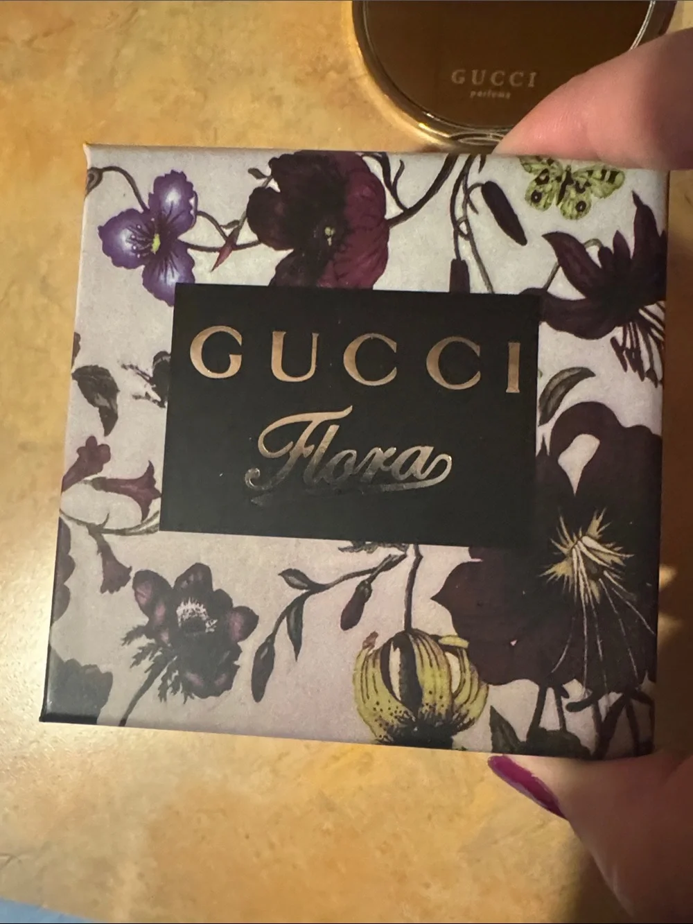 Gucci Flora Beauty Limited Edition Gold Compact Mirror and Box - Picture 4 of 5